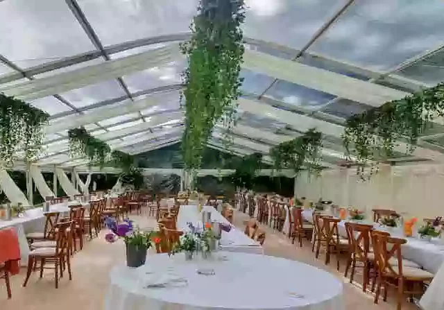 Premier Wedding Marquee in Oxfordshire Luxury wedding marquee in Burford Oxfordshire with clear roofs and windows
